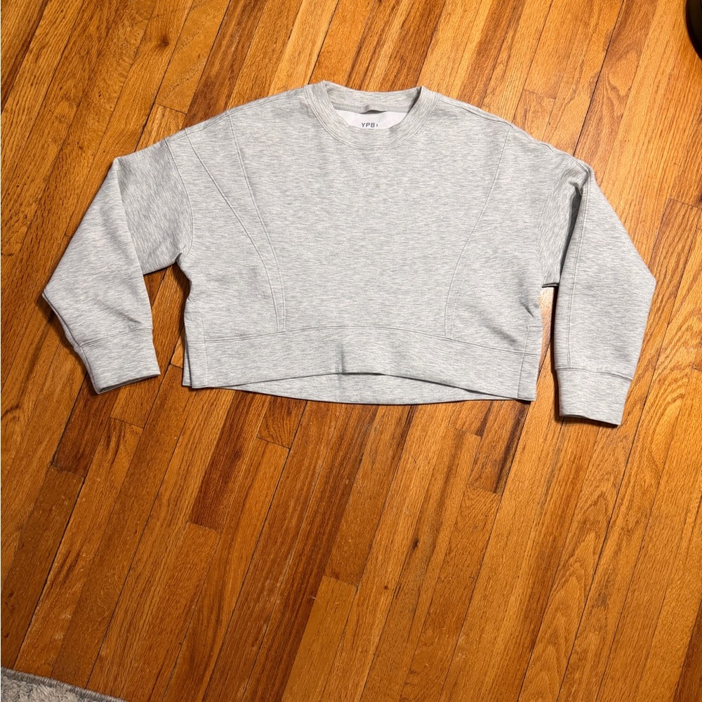 Abercrombie & Fitch Light Gray Cropped Crewneck Sweatshirt